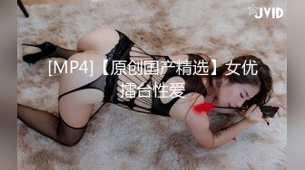 【新速片遞】新来的蜜桃臀清纯小妹露脸一个人在家陪狼友发骚，逼逼和奶子都很嫩，淫声荡语互动撩骚，揉奶玩逼看特写好骚[834MB/MP4/02:31:54]